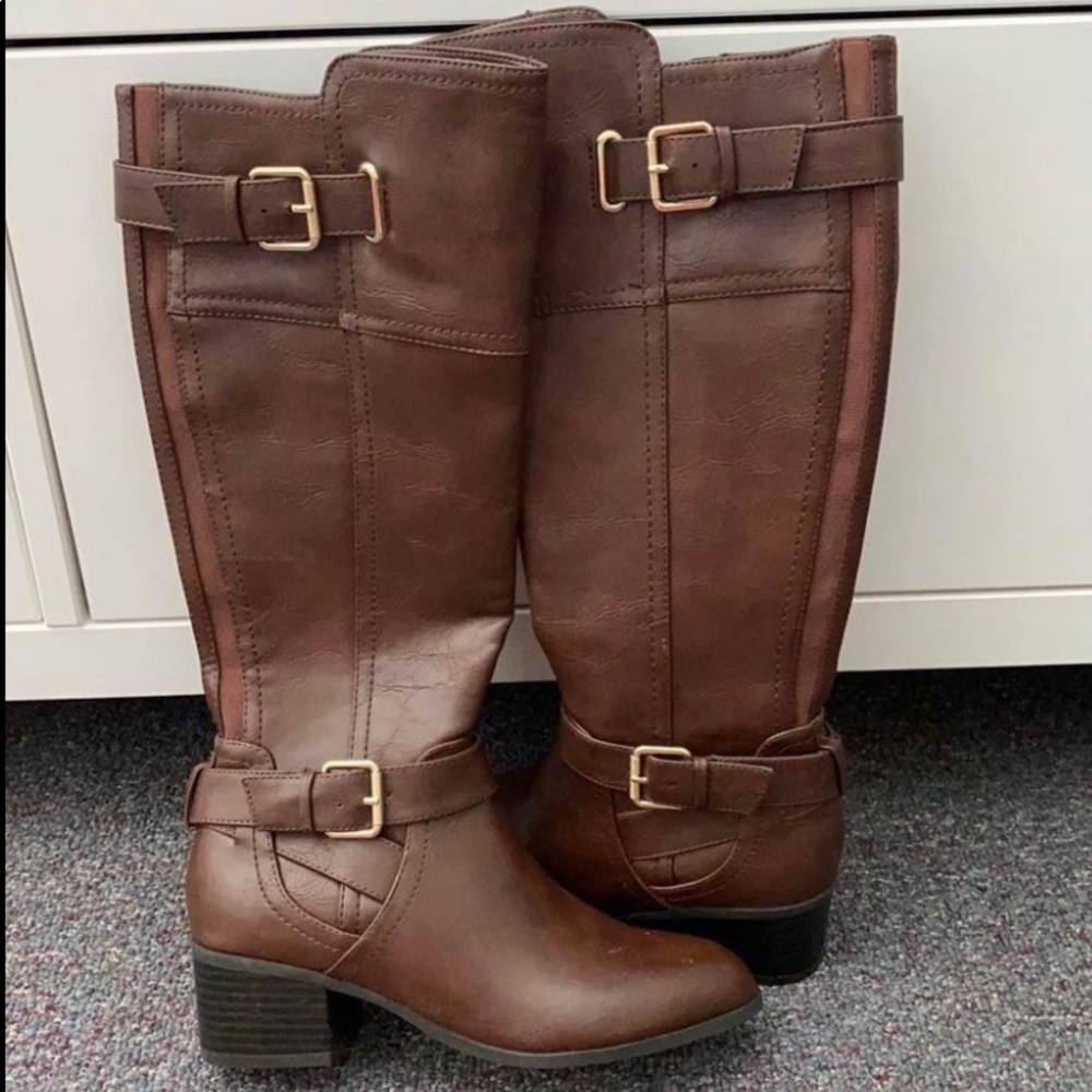 NWOT UNISA buckle boots